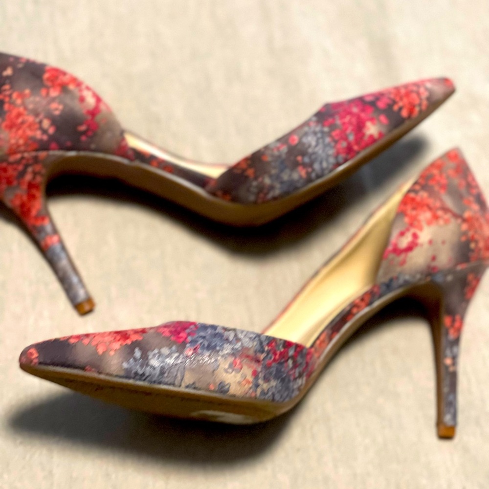 Jessica Simpson pumps